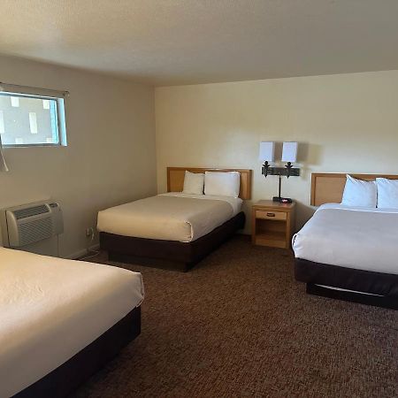 Big Bend Traveler'S Inn Great Bend Bagian luar foto