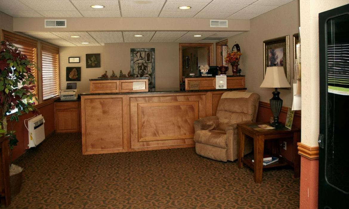 Big Bend Traveler'S Inn Great Bend Bagian luar foto
